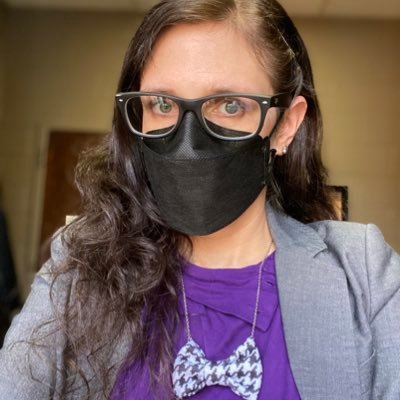 #teamrhetoric, (critical) pedagogy, visuality, coloniality, anti-racism & critical whiteness. Episcopalian. Twin mom. Pronouns: She/her.