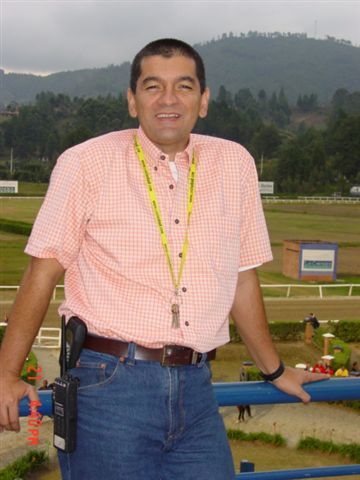Ingeniero de Sistemas, Auditor, Comerciante con enfasis en propiedad raiz