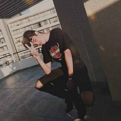 Soy un poco perverso lo que no puedo hacer en otras redes aquí lo haré como un desnalgue 🤷🏻♂️