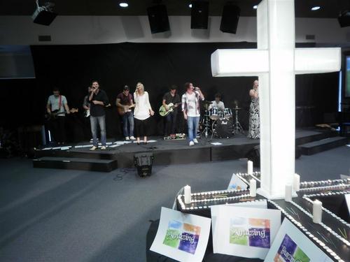 Welcome to Northlakes, a church for everyone. If you visit us, you’ll find a church that loves God, people & life. We are a community centred on Jesus Christ.