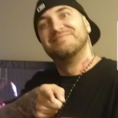 easkiii216's profile picture. 