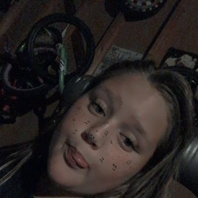 bri_roeback's profile picture. 