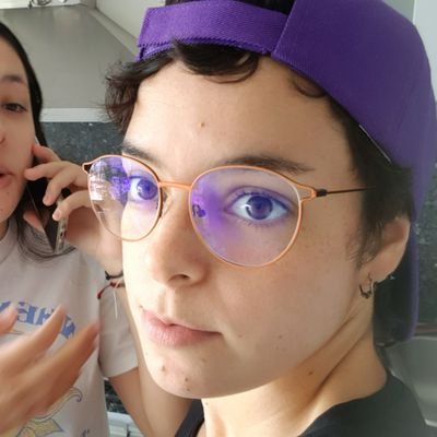 Amargada de tiempo completo. Solo vine a leer noticias. No me jodan.
