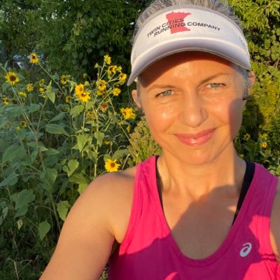 mostly running, knitting, & essential oils @tcrunningco @doterra @skirtsports @momentumjewelry @zoomarun @willowknits ☕️⚡️