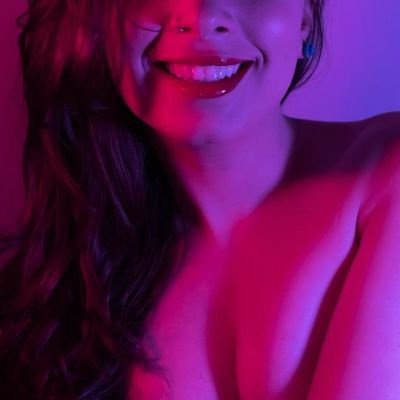 Engenheira civil, pós graduada, hedonista, balzaquiana e pansexual 🌟 desde 2014 🌟 Dominatrix, acompanhante ou namoradinha: sou o que eu quiser ser 🥂💵
