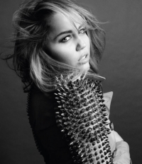 Miley da @it_lina & @mandi9soares