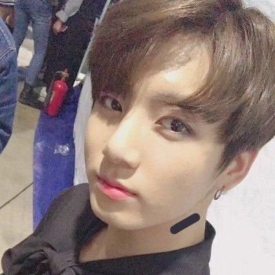 eu i o jungkook assistindo vingadores💛