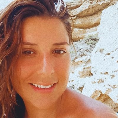 VickyRL92's profile picture. 