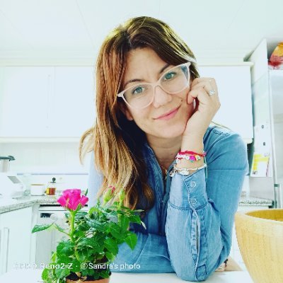 ⏩Estoy en @amigasneronas 🧠
Profesora de FOL en GVA y encanta con su trabajo.
