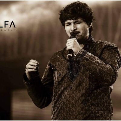 Rajeshkrishnan is an Indian playback singer🎙️& actor 😍 & dubbing artist &musian . he has sung more than 10,000
songs in 17 languages over 2 decades.