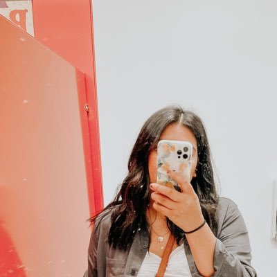 cassbee_'s profile picture. ✌🏽🤙🏽☀️🐝 good vibes.