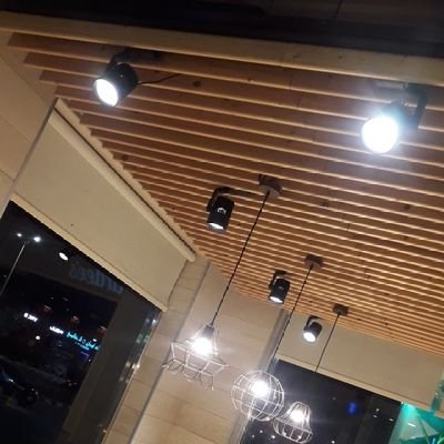 مهتم #بالتسويق_الالكتروني خريج المعهد التقني