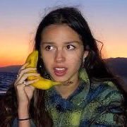 unavezliv's profile picture. escuchando jealousy jealousy con Charlie y Madi ♫