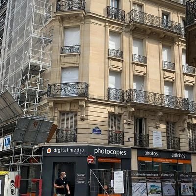 Compte Twitter dénonçant un scandale immobilier majeur survenu au #46RueNotreDamedesChamps #SaccageParis #biensmalacquis #corruption #RIVP CM : @Aureli1enGiraux