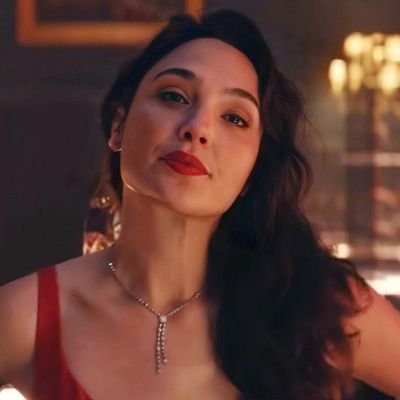 тнe нeaт oғ тнe lιgнт or тнe eмpтy ѕнell on тнe ѕтage {DC / MV RP} #ParodyAccount {Fan-Page} {Not @GalGadot} Taken By @G0thamsHope 💕