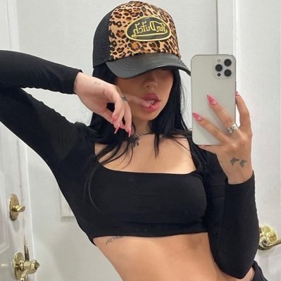 f4ckbarrett's profile picture. hot girls are team nessa !!