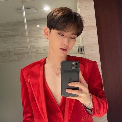 #WONHO: this monbebe is gay