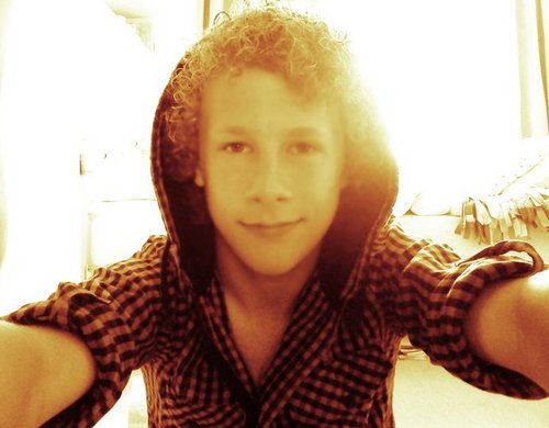 CharlieMcRawwr's profile picture. wherever i go darkness follows ;) in a good way :)