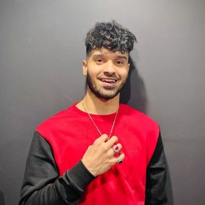 umme_zahra18's profile picture. ‏‏دل میں میری روح میں ارمان بسا ہے 💞
خوابوں خیالوں میں میرے کربوبلا ہے 🌸
🏴https://t.co/GTNKfS3YYt