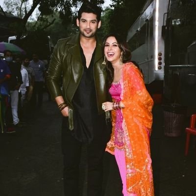 i hv a soft side for @ishehnaazgill ♥️
i love @sidharth_shukla for being her constant ❤️
sidnaaz content ki bhukhi hun😭
✨but sorry, NOT in any FANDOM✨(sacchi)