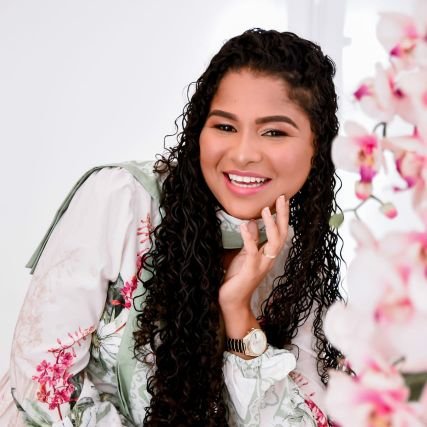 ruth_cantora's profile picture. É necessario  que ele cresça em mim."DEUS".🍃🎶❤