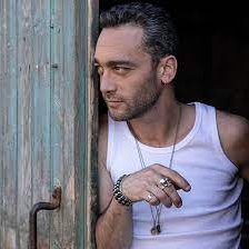 Salut chere fans adore♥... jais cree se compte a fain de puis mieux discueter avec vous je vous adore ♥