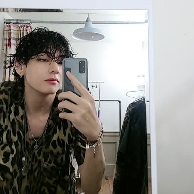 kimtaetaehope's profile picture. 