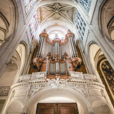 Je suis l'orgue historique le plus ancien de Paris, en l'église Saint-Gervais, derrière l'hôtel de ville. Je fus l'orgue de la famille Couperin.