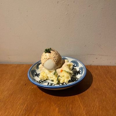 chloeqcom's profile picture. 