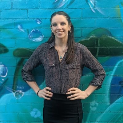 Social Psychologist; PhD Candidate at UniMelb. Interested in hormones, sex, beauty and competitive behaviour.
Also... an aerialist and fire dancer.