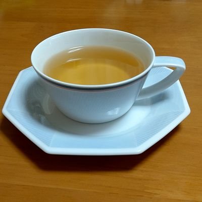 紅茶とか甘いものとか適当に。
スーパーの安物ティーバッグから専門店の高級茶葉まで、気の向くままに楽しんでいます。一番好きな紅茶はニルギリ。淹れ方は淡茶。
紅茶などお茶関係を呟く垢を中心にフォローしています。