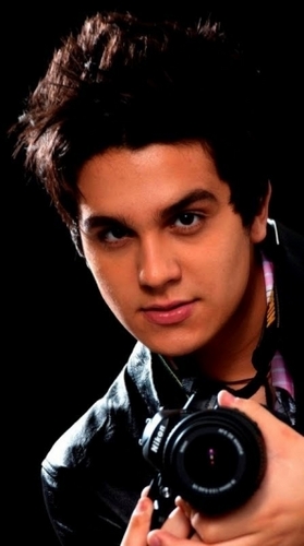 Olá, sou  dona desse @amoluanfc .Eu amo mt mt luan santana se vc é fã de verdade segue este fc que eu sigo de volta !  criado  dia 23-07-11