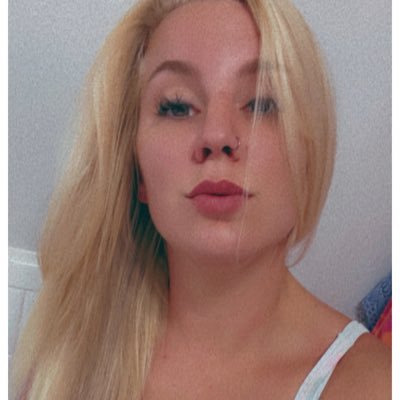 liv_knowles_'s profile picture. embrace the art of your body