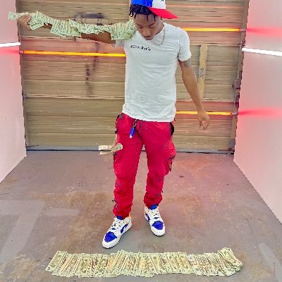 Like 💙, share ↗️, repost↩️, I speak how I feel🥶 I laugh at wt I feel funny & talk hella shit 😄 that’s just tunshi 🎍 🧐well me😌, 34L until I die or no bail