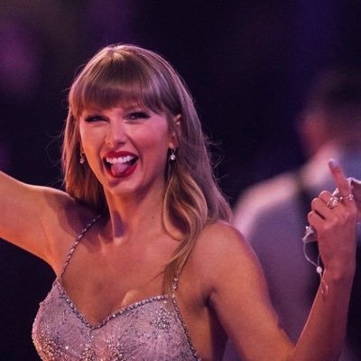 it_swiftie's profile picture. ✨Taylor Swift STAN✨ 21 #taylorswift #swiftie #red #redtaylorsversion #taylorsversion. 🦋💛🎆🧣🕶🐍🌸🕯🍁🌌