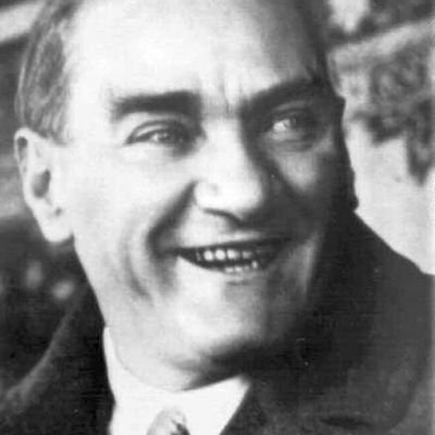 SelukApak1's profile picture. Yaşam güneşimiz Mustafa Kemal Atatürk'ün aydınlattığı Türkiyenin onu hiç unutmaması bizim görevimizdir..