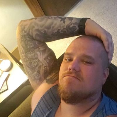 40 yo Midwest cub just dipping his toes in this whole Twitter thing. Love to chat and interact with cubs, bears and chasers. :) Happily engaged, but open