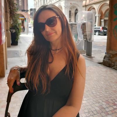 Sono allergica all' odio, al razzismo, all'omofobia, al fascismo...ad ogni forma di intolleranza...
se rientri in una di queste categorie stammi lontano!!