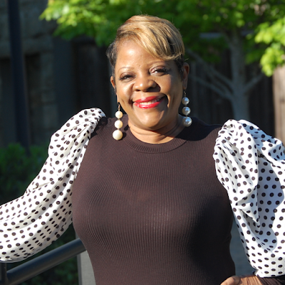 Dr. Marcy Thurmond Simmons is an experienced integrationist who blends all subjects to connect learning across content areas.