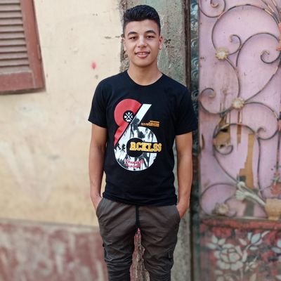 طالب جامعي بكلية التمريض