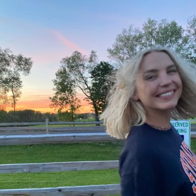 HolaEmma's profile picture. very quiet, capricorn, nebraskan