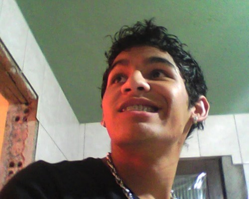 Deus esta comigo..espero em Cristo os meu sonhos,sempre correndo atras.