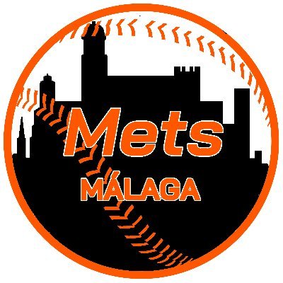 Grupo de baseball y softball femenino en Málaga, enseñando las bases del deporte en la ciudad malacitana