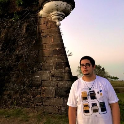 Historiador (Bacharel e Mestre em História pela Unifap), Estudante de Doutorado (Pphist-Ufpa), guitarrista de quarto e chato pra caramba.