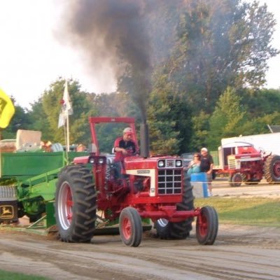 Service technician at Broadline Rentals .I am married with two sons  and daughter. That have 22q 11. Also restore antique farm equipment 🇨🇦