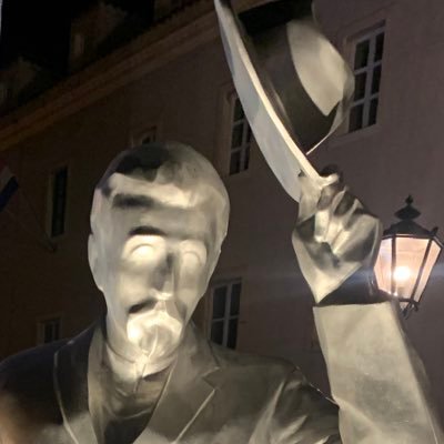 Fuentesdiegotv's profile picture. Menos gobierno de científicos, fotografías, diseño de lo que sea...