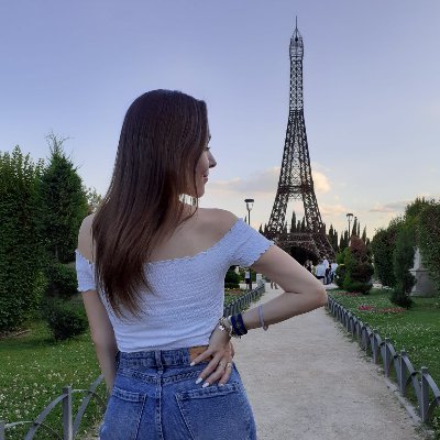 Travel Agent discovering the world ✈
Radio announcer in my free time 🎤
Casual Clash Royale and Brawl Stars streams 👑🏆
Madrid📍/ Valencia ❤️