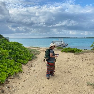 海や山で遊ぶの大好きアウトドア&旅行ライター🚕ルーフテントで上機嫌☺️自前の写真でつぶやきます🇪🇸サンティアゴ巡礼850km40日🗝キャンプインストラター、食育防災アドバイザー、能登で災害支援のお手伝い🏕 #アウトドア好きと繋がりたい  ✳️電子書籍「50代でも無理なく歩ける！サンティアゴ巡礼の準備術」出版