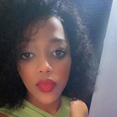 raissadhalie's profile picture. 