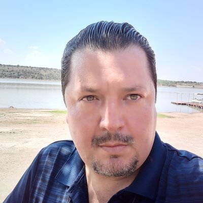 Doctor Honoris Causa, sabinero, viajero, byker, buzo, piloto aviador, financiero, taurino, conferenciante, bohemio, centro derecha, antiprogre y chiva de ❤️.